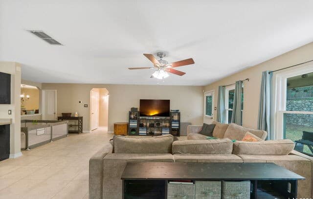 4-bedroom rental at 232 N Willow Way in Cibolo, TX — photo 5