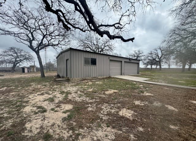 3-bedroom rental at 2626 County Road 319 in La Vernia, TX — photo 2