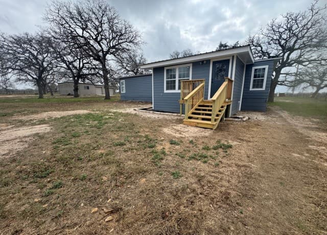 3-bedroom rental at 2626 County Road 319 in La Vernia, TX — photo 3
