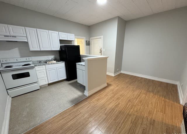 1-bedroom rental at 407 E Locust Unit 5 in San Antonio, TX — photo 2