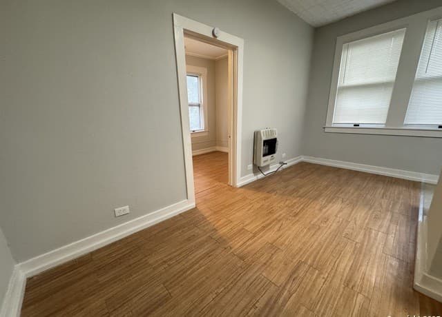 1-bedroom rental at 407 E Locust Unit 5 in San Antonio, TX — photo 3