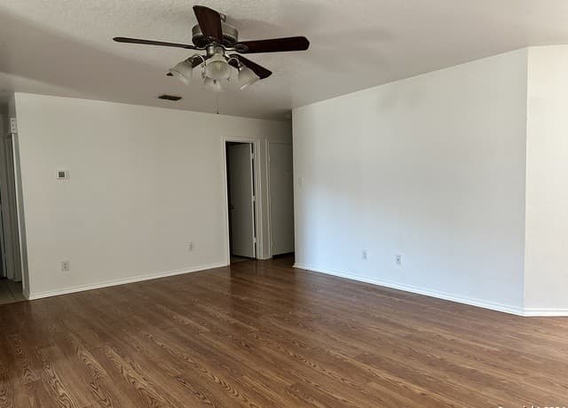 Home for sale at 417 Hinge Fls in Cibolo, TX — photo 2