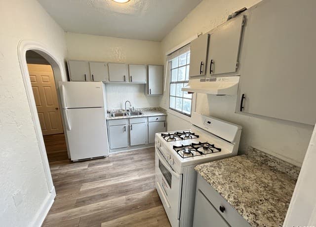 1-bedroom rental at 1625 Mccullough Ave Unit 8 in San Antonio, TX — photo 2