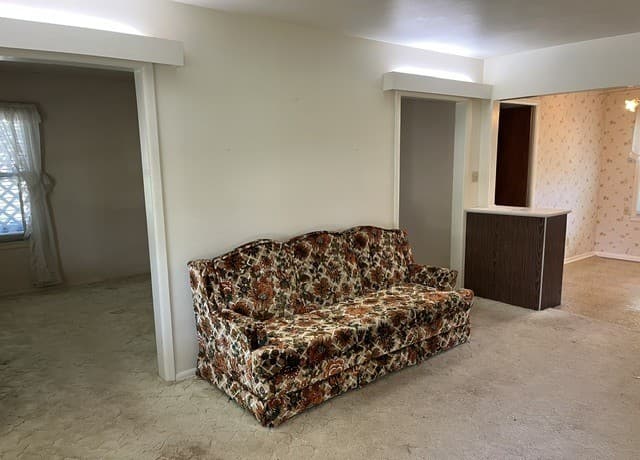 Home for sale at 708 Sutton in Pleasanton, TX — photo 3