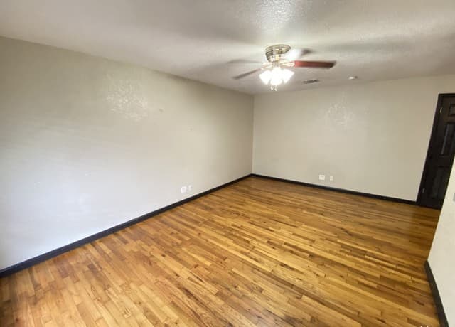 1-bedroom rental at 211 Natalen Ave Unit 205 in San Antonio, TX — photo 2