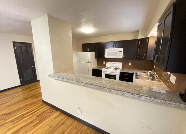 1-bedroom rental at 211 Natalen Ave Unit 205 in San Antonio, TX — photo 3