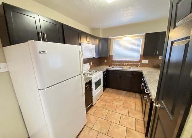 1-bedroom rental at 211 Natalen Ave Unit 205 in San Antonio, TX — photo 4