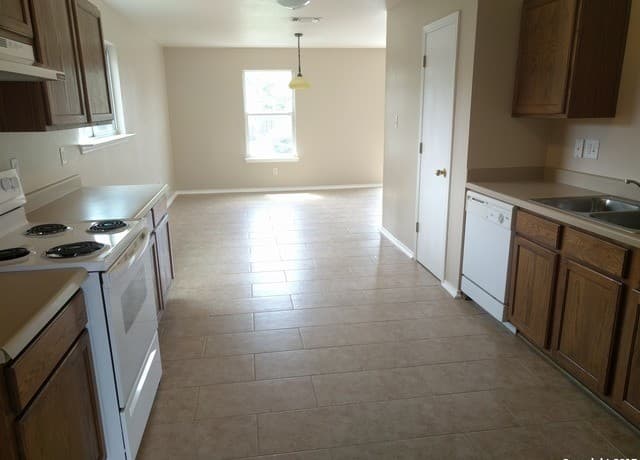 Home for sale at 2702 Candleridge Dr in San Antonio, TX — photo 5