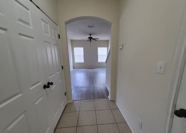 3-bedroom rental at 7208 Colina Way in Converse, TX — photo 2