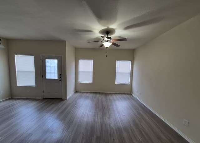 3-bedroom rental at 7208 Colina Way in Converse, TX — photo 4