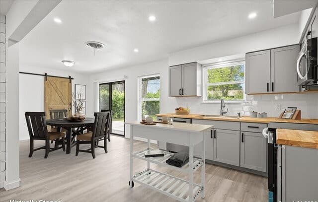 Home for sale at 317 E Wright Blvd in Universal City, TX — photo 3