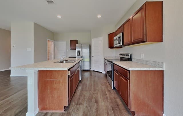 3-bedroom rental at 4015 Asher Aly in St Hedwig, TX — photo 2