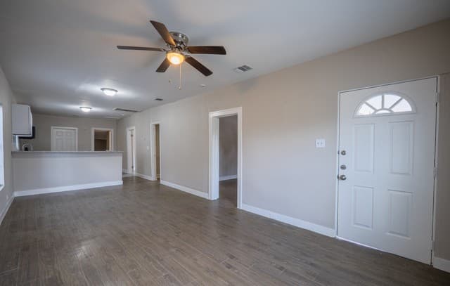 3-bedroom rental at 1731 Hays St in San Antonio, TX — photo 3