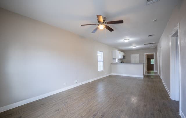 3-bedroom rental at 1731 Hays St in San Antonio, TX — photo 5