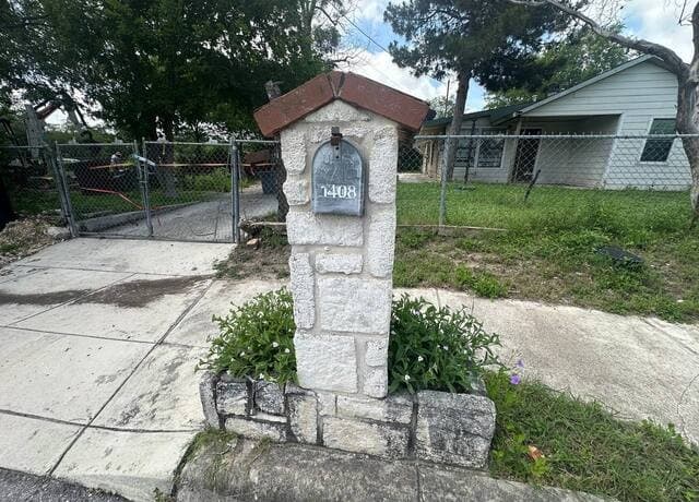 Home for sale at 1408 W Gerald Ave in San Antonio, TX — photo 2