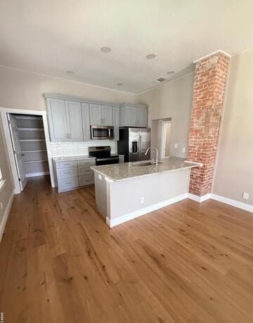 2-bedroom rental at 435 Dunning Ave in San Antonio, TX — photo 2
