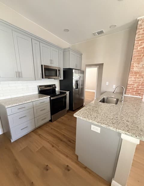 2-bedroom rental at 435 Dunning Ave in San Antonio, TX — photo 3