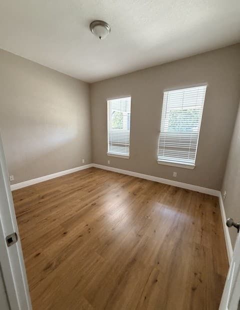 2-bedroom rental at 435 Dunning Ave in San Antonio, TX — photo 4