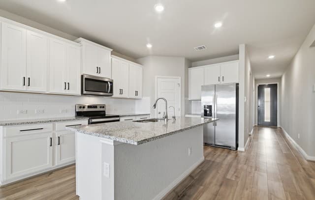 4-bedroom rental at 3311 Junction Bay in Converse, TX — photo 5