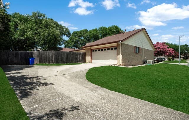 Home for sale at 8703 Golden Pt in Windcrest, TX — photo 4