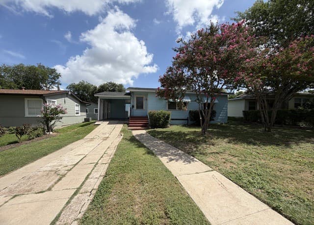 Home for sale at 327 Blakeley Dr in San Antonio, TX — photo 1