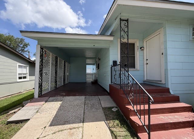 Home for sale at 327 Blakeley Dr in San Antonio, TX — photo 3
