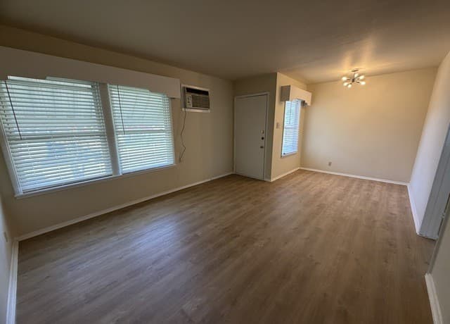 Home for sale at 327 Blakeley Dr in San Antonio, TX — photo 5