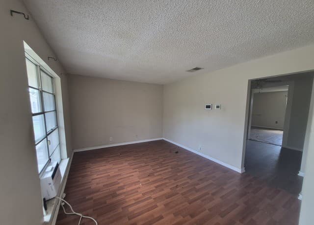 Home for sale at 2406 Roseville St in San Antonio, TX — photo 2