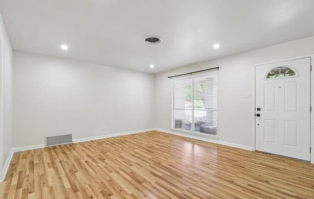 3-bedroom rental at 614 Coronet in San Antonio, TX — photo 3