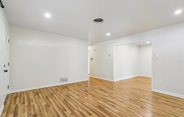 3-bedroom rental at 614 Coronet in San Antonio, TX — photo 4