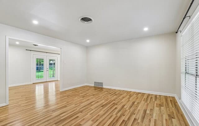 3-bedroom rental at 614 Coronet in San Antonio, TX — photo 5