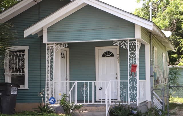 Home for sale at 207 W Franciscan in San Antonio, TX — photo 1