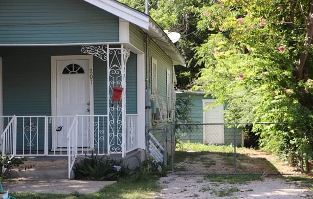 Home for sale at 207 W Franciscan in San Antonio, TX — photo 2