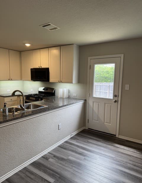 Home for sale at 306 Pradera Cv in San Antonio, TX — photo 4