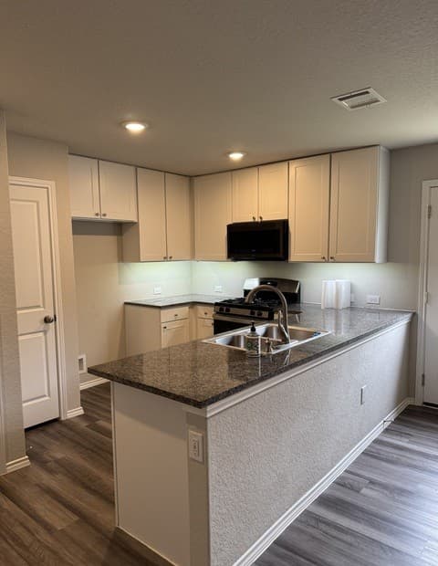 Home for sale at 306 Pradera Cv in San Antonio, TX — photo 5