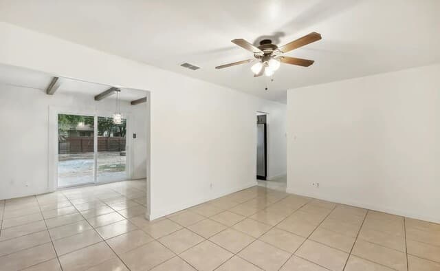 3-bedroom rental at 4311 Sun Gate St in San Antonio, TX — photo 3