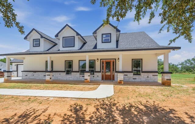 Home for sale at 117 W Short Meadow Dr in Lytle, TX — photo 4