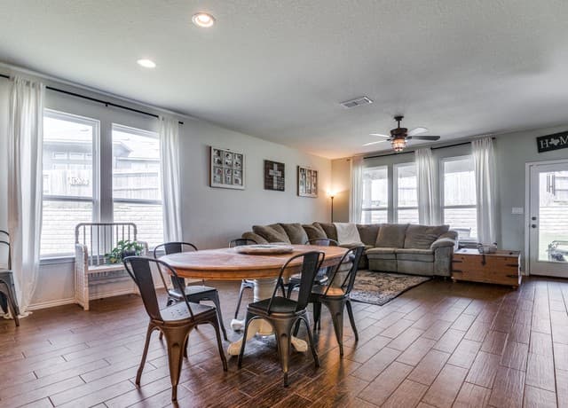 3-bedroom rental at 6623 Bowie in Schertz, TX — photo 3