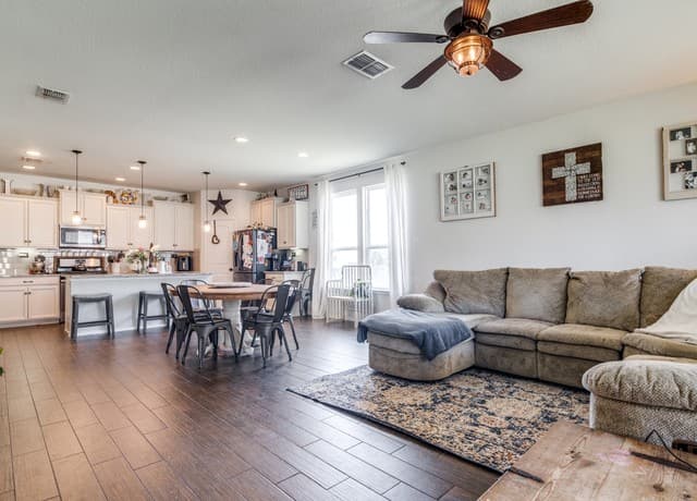3-bedroom rental at 6623 Bowie in Schertz, TX — photo 4