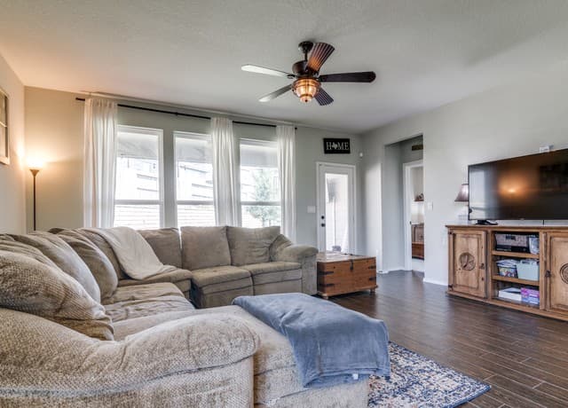 3-bedroom rental at 6623 Bowie in Schertz, TX — photo 5
