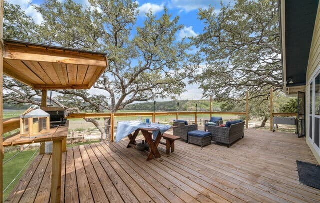 Home for sale at 178 N Lakeshore Dr in Bandera, TX — photo 2
