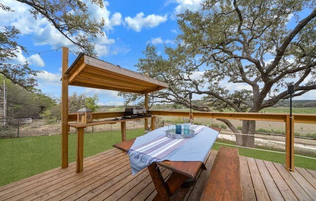 Home for sale at 178 N Lakeshore Dr in Bandera, TX — photo 3