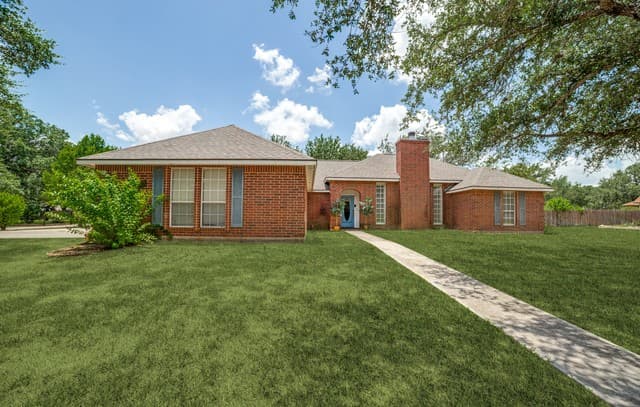 3-bedroom home for sale at 1717 Embassy Rd in Pleasanton TX