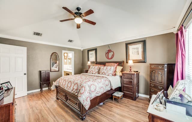 Home for sale at 1717 Embassy Rd in Pleasanton, TX — photo 3