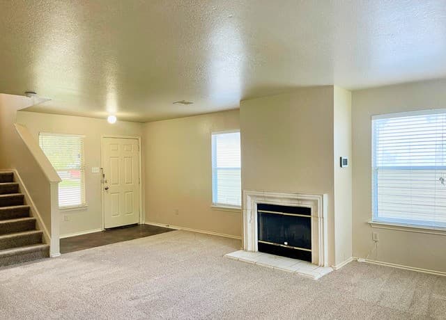 3-bedroom rental at 6031 Kensinger Pass in Converse, TX — photo 5