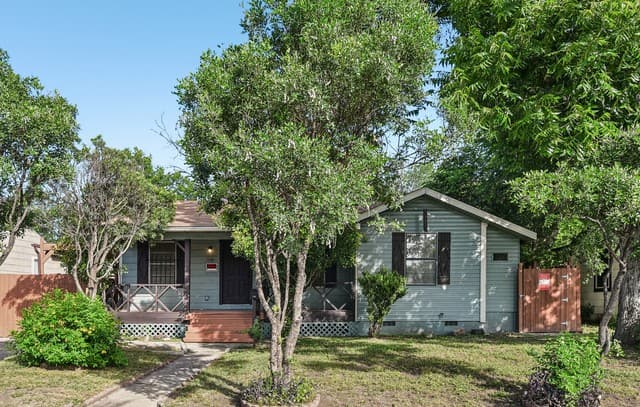 Home for sale at 106 Rollins Ave in San Antonio, TX — photo 1