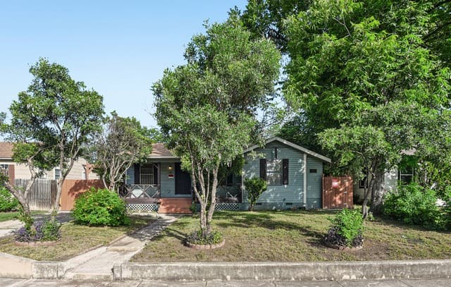 Home for sale at 106 Rollins Ave in San Antonio, TX — photo 2