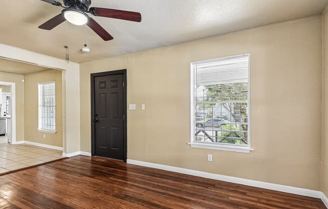 Home for sale at 106 Rollins Ave in San Antonio, TX — photo 4