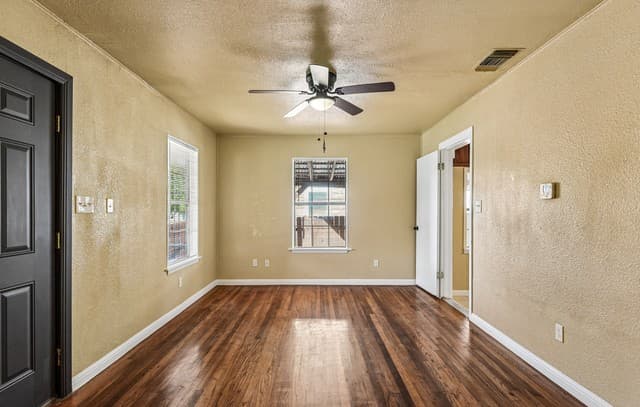 Home for sale at 106 Rollins Ave in San Antonio, TX — photo 5