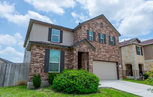 4-bedroom rental at 5526 Castle Brook Dr in San Antonio, TX — photo 2